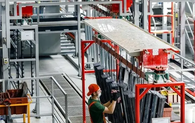 Galwanizernia – co to jest i jak działa? Przewodnik po procesie galwanizacji metali