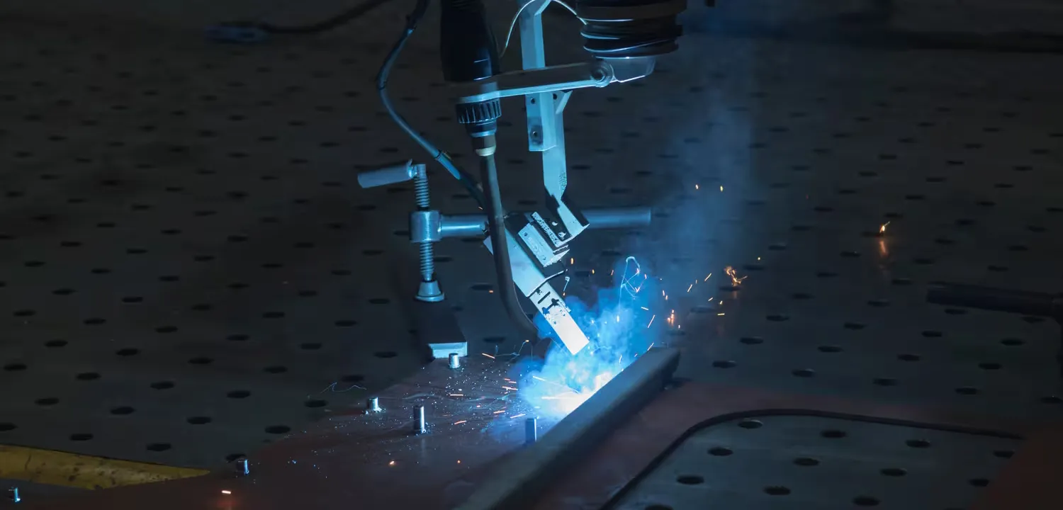Spawanie laserem vs tradycyjne metody – kiedy laser wygrywa?